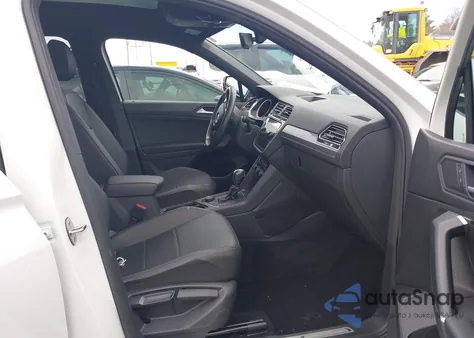 2020 Volkswagen Tiguan 2.0T Se/2.0T Se R-Line Black/2.0T Sel z USA, uszkodzony, nr VIN 3VV2B7AX7LM143652